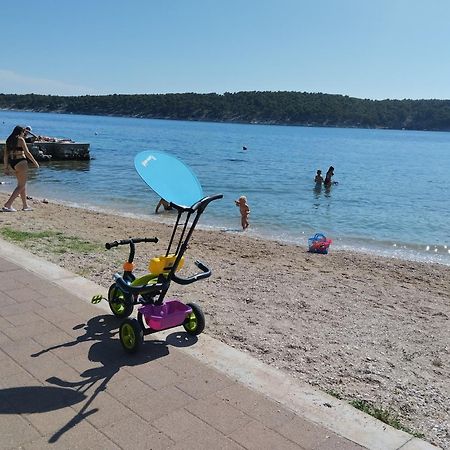 6 M, 50 M Do Plaze Lejlighed Barbat na Rabu Eksteriør billede
